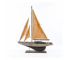 Model plachetnice SANTIAGO – cutter s béžovými plachtami (cca 52 x 39 x 10 cm)